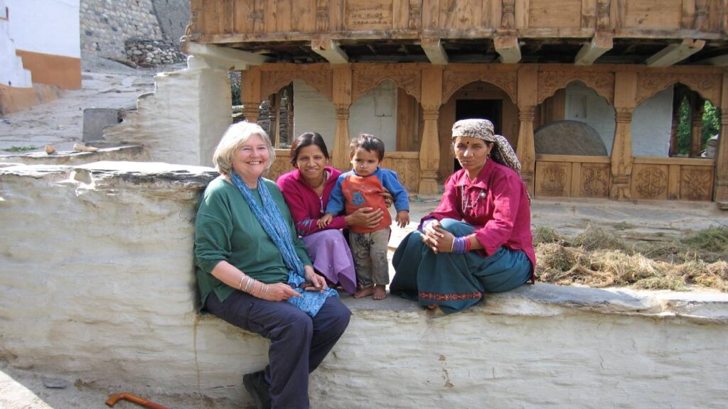 Patricia Alam with Weavers