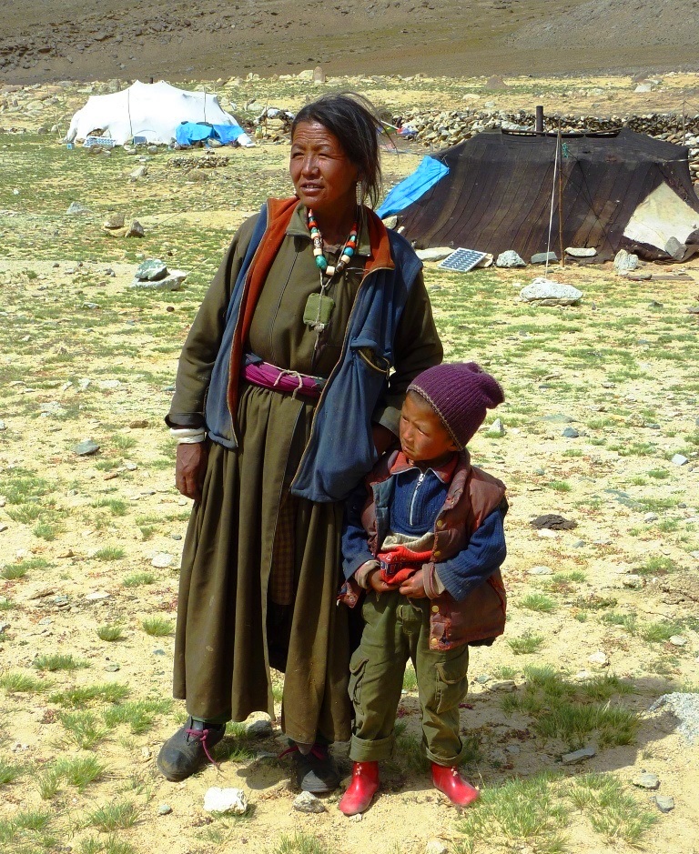 Nomad mother and son. Changtang Ladakh John Hill CC BY SA 4.0 via Wikimedia Commons