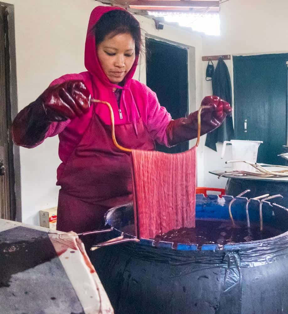 How Himalayan Weavers use natural dyes